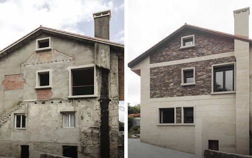 Fachada de edificio en rehabilitación con andamio